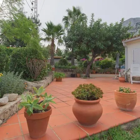 Agradable Casa Con Piscina Privada Y Jardin
