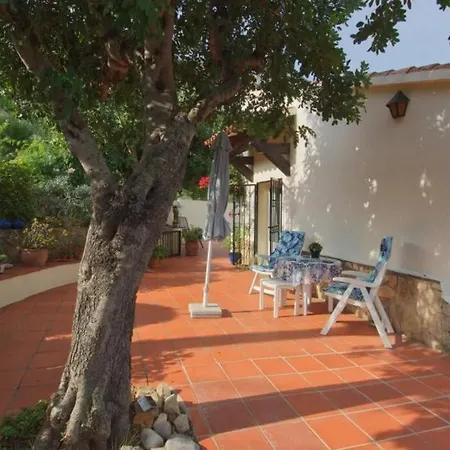 Agradable Casa Con Piscina Privada Y Jardin בית נופש