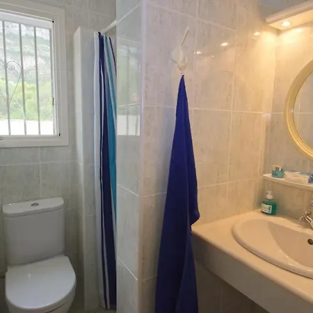 בית נופש Agradable Casa Con Piscina Privada Y Jardin *
